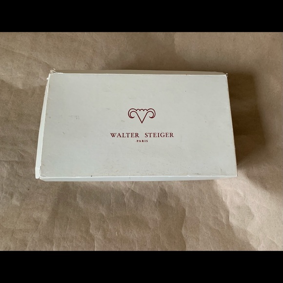 Walter Steiger 1980’s suede fuchsia sling back heels with perforated shapes. - Picture 9 of 9